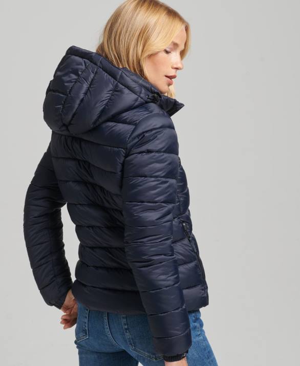 κλασικό puffer jacket με κουκούλα γυναίκες είδη ένδυσης ΠΟΛΕΜΙΚΟ ΝΑΥΤΙΚΟ Superdry L02L3687