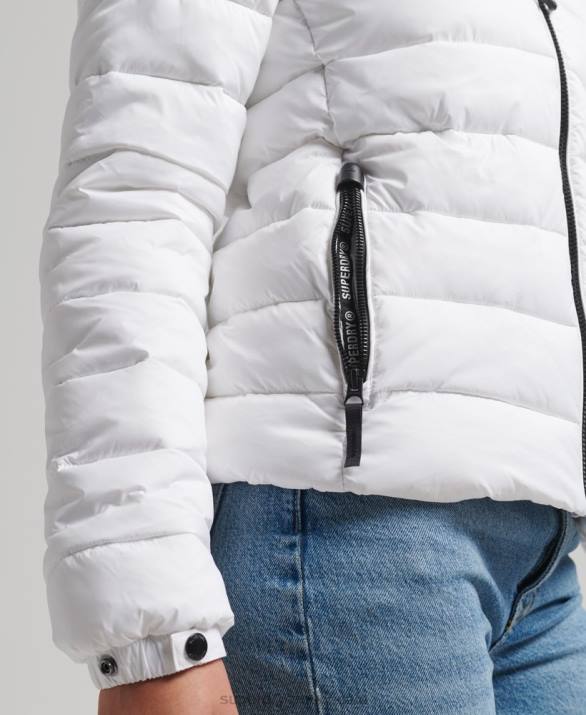 κλασικό puffer jacket με κουκούλα γυναίκες είδη ένδυσης άσπρο Superdry L02L3712