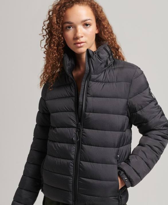 κλασικό λογότυπο puffer jacket γυναίκες είδη ένδυσης μαύρος Superdry L02L5418